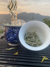Load image into Gallery viewer, Mr. Zou's Silver Needle.